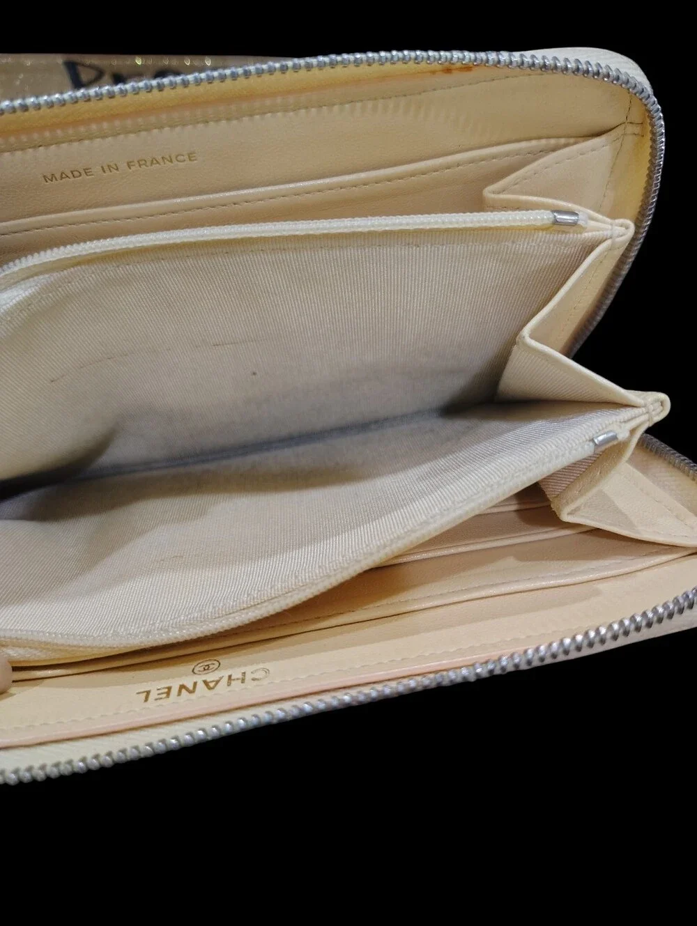 CHANEL Quilted Zip Wallet - Light Yellow Lambskin